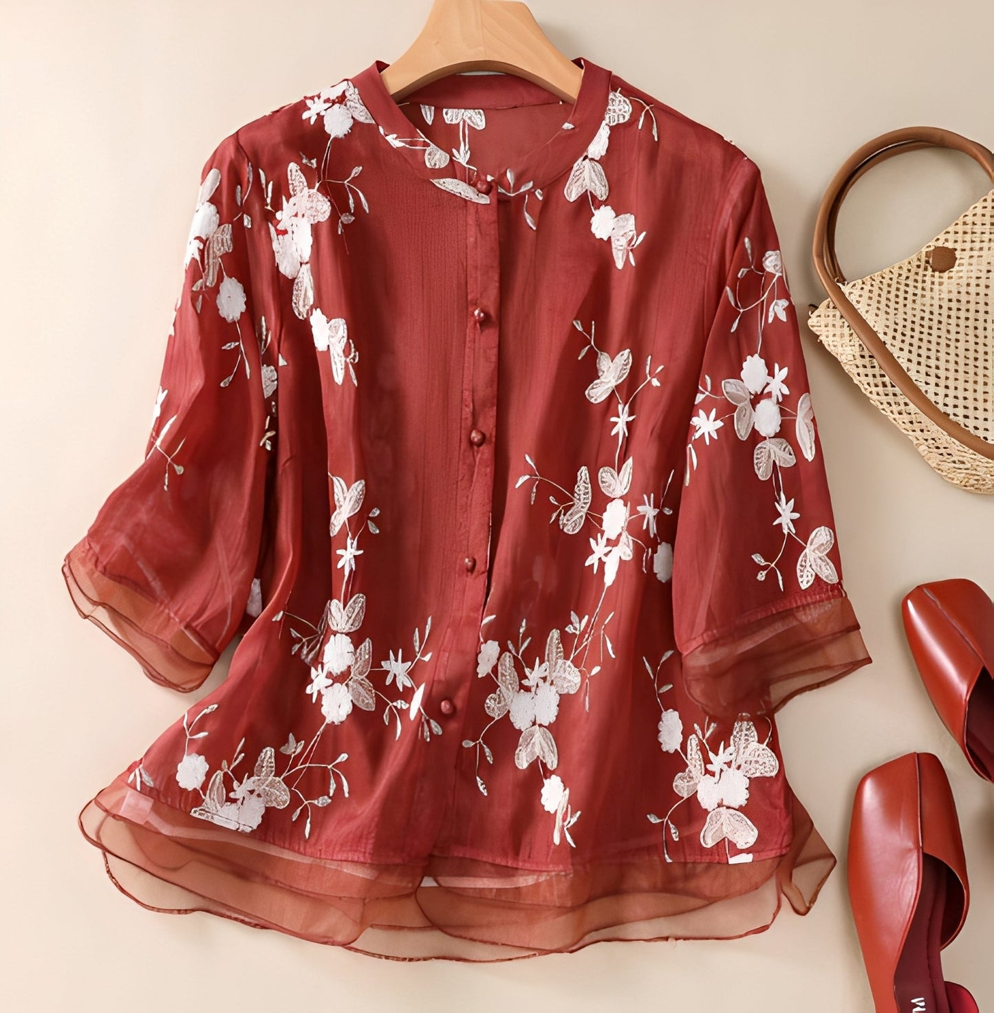 Elena - Elegant Blus med Blommig Broderi för Kvinna