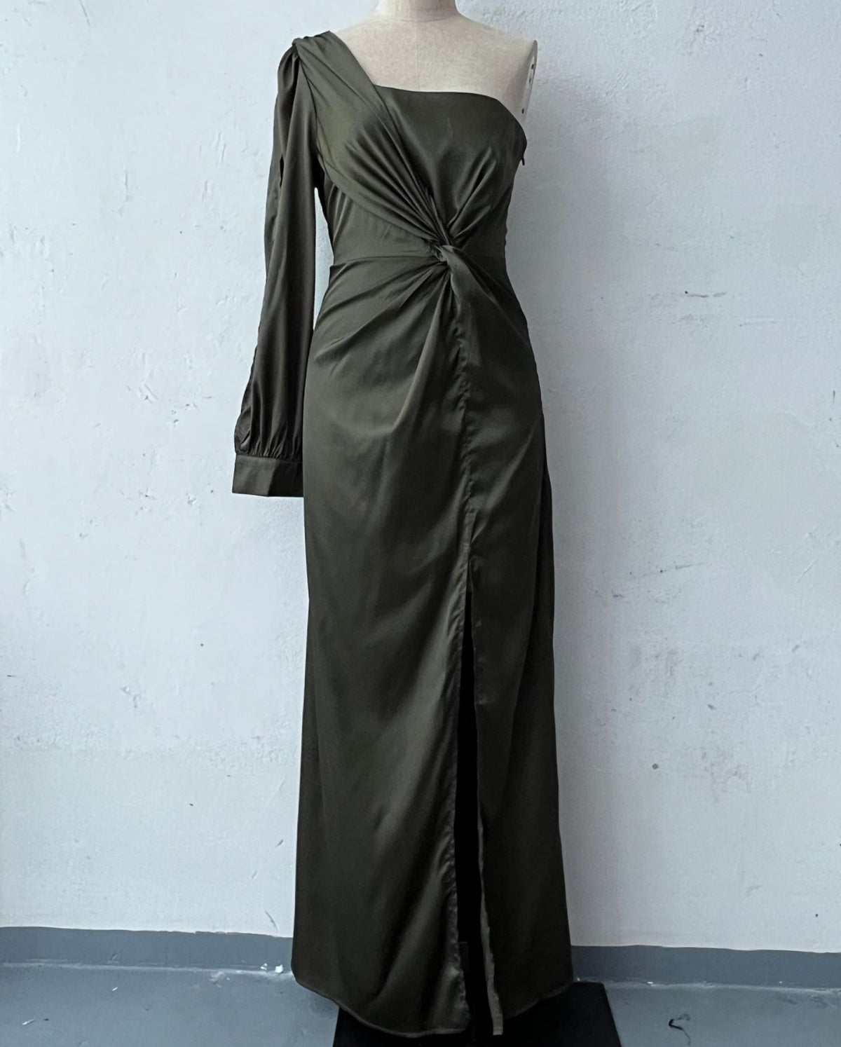 Sofia - Chic One-Shoulder-Klänning med Slits