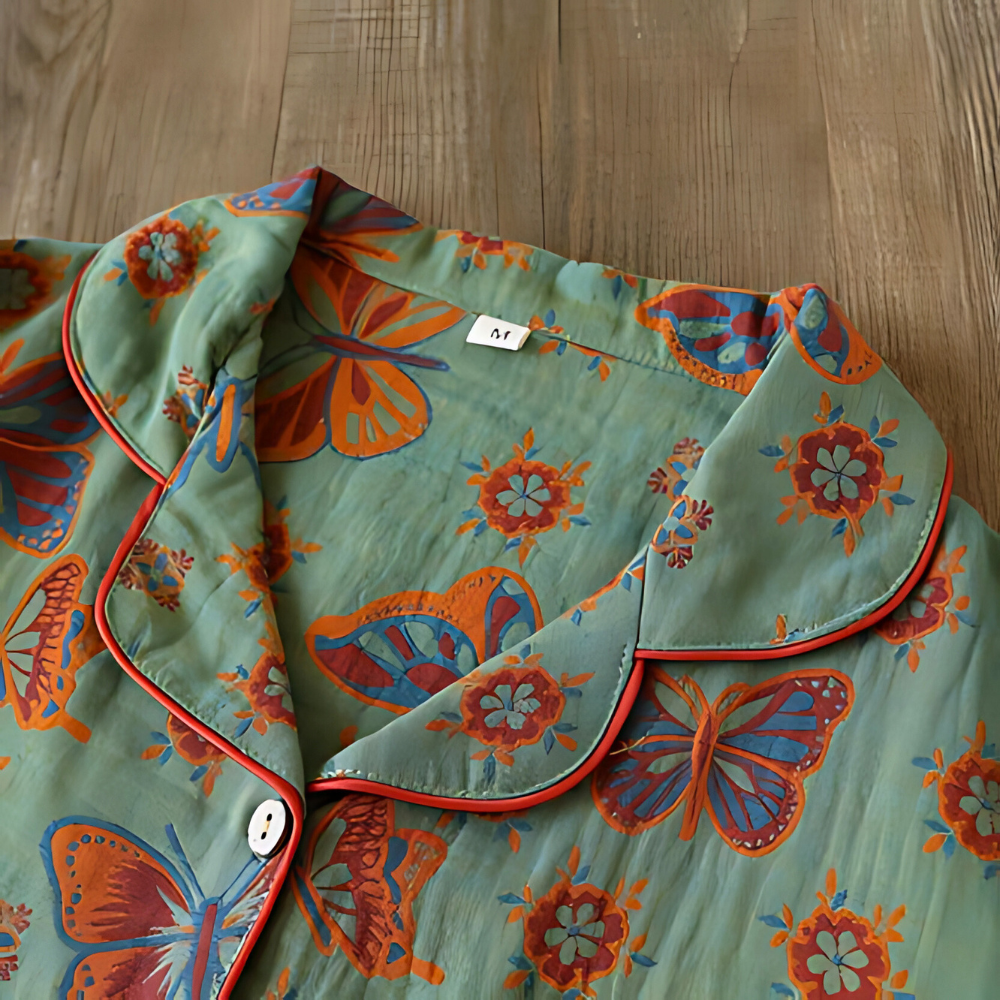 To-delt Loungewear Sæt med Elegante Sommerfugle