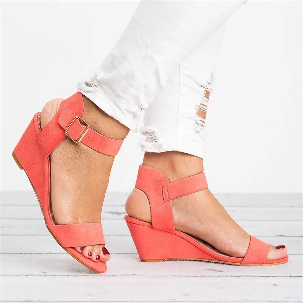 Lina | Eleganta Sandaletter med Knökelrem och Blockklack