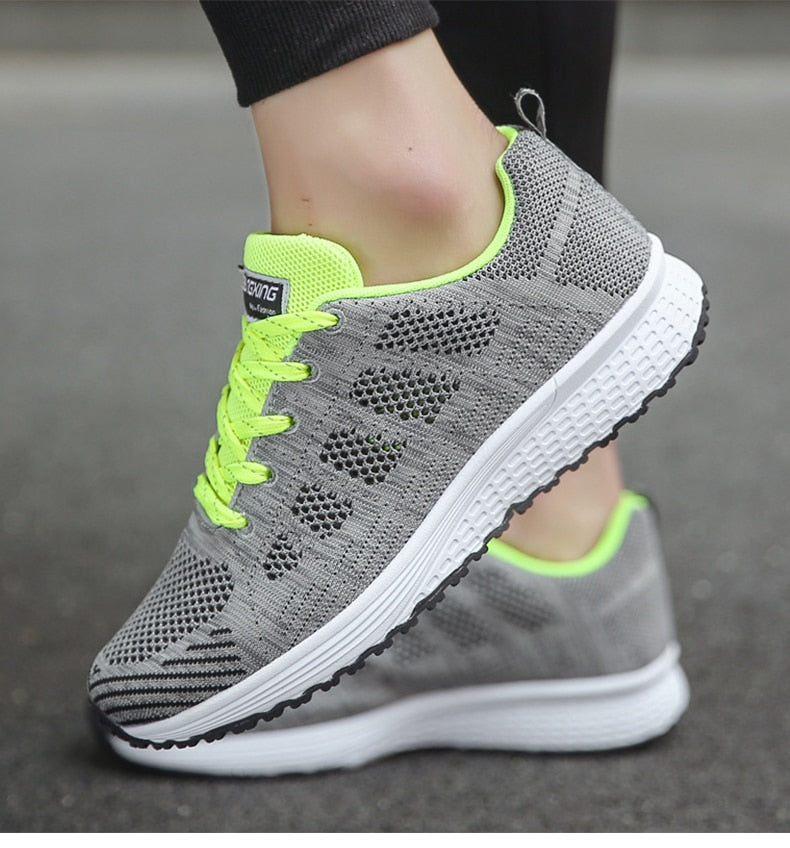 Damsneakers med snörning för ortopediskt stöd
