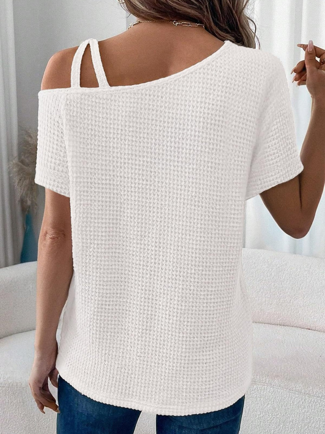 Stilren Asymmetrisk T-shirt med Rund Halsringning