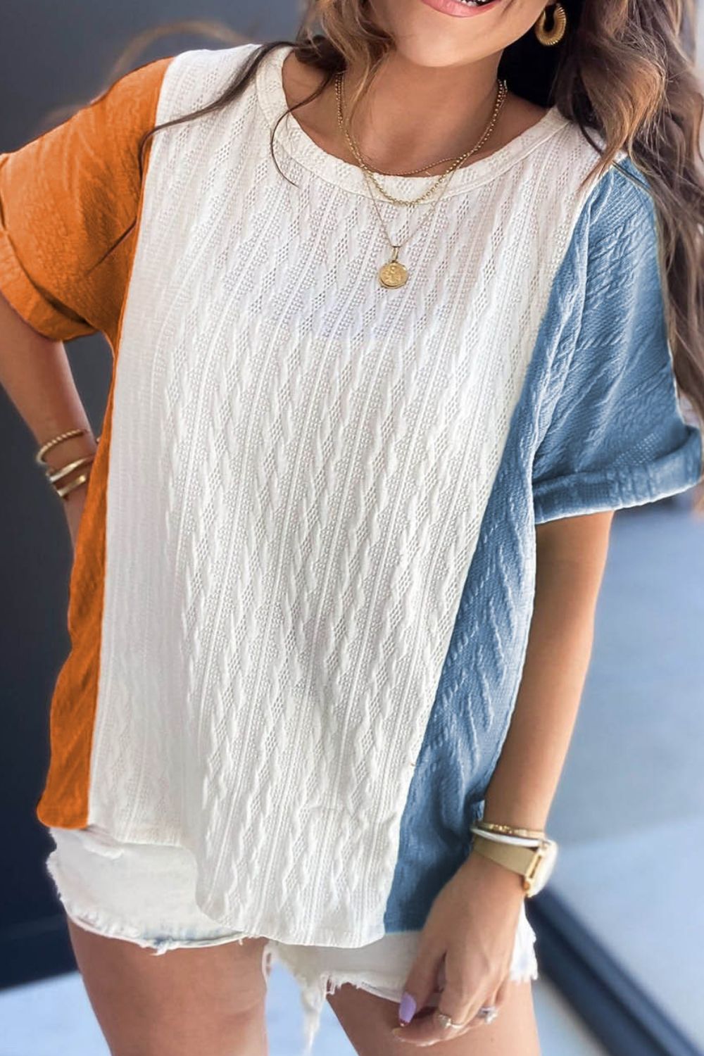 Farverigt T-Shirt med Moderne Snit og Casual Stil