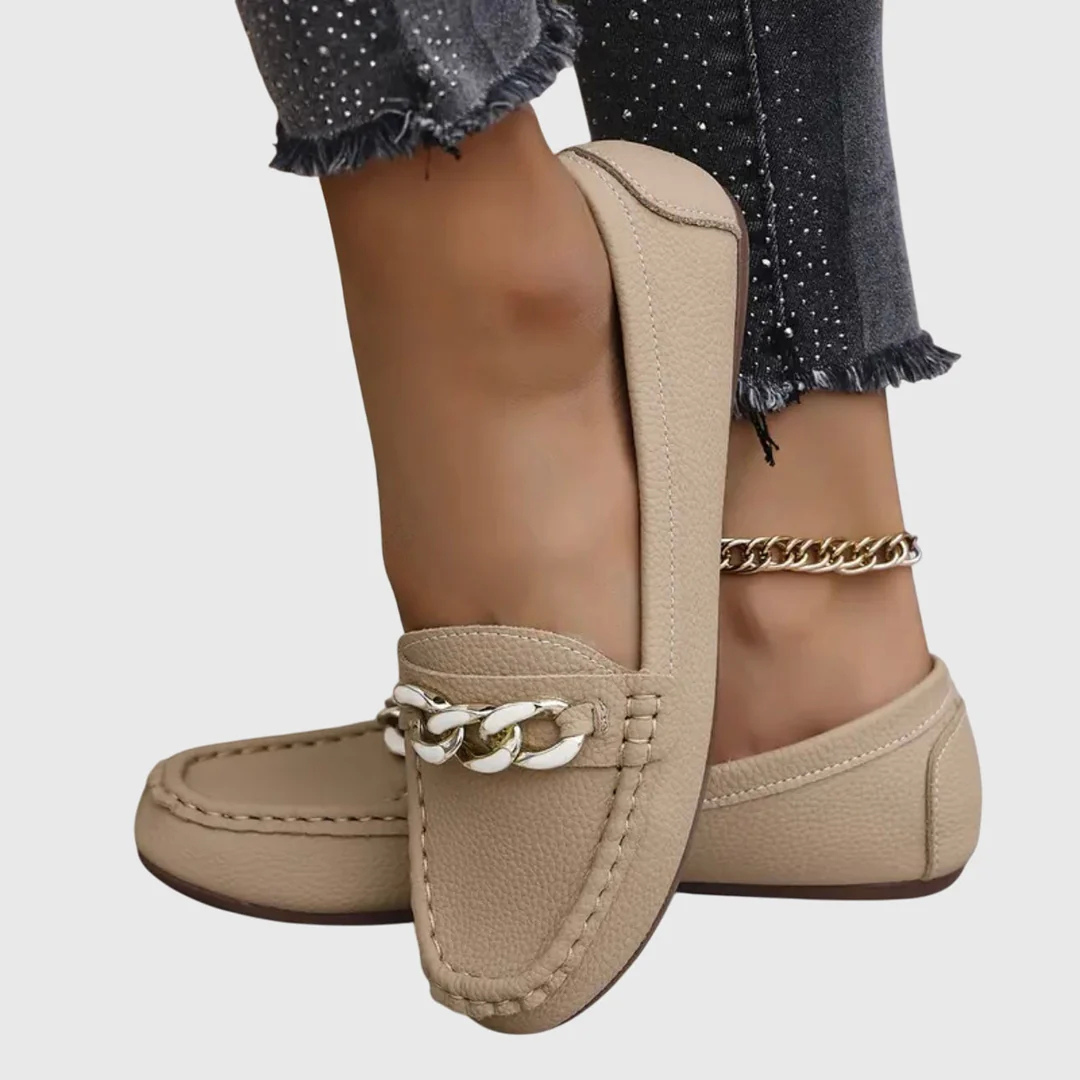 Sienna | Eleganta Slip-On Loafers med Kettendetalj