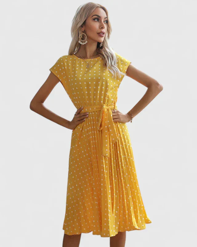 Evelina | Midi klänning med korta ärmar och flytande design