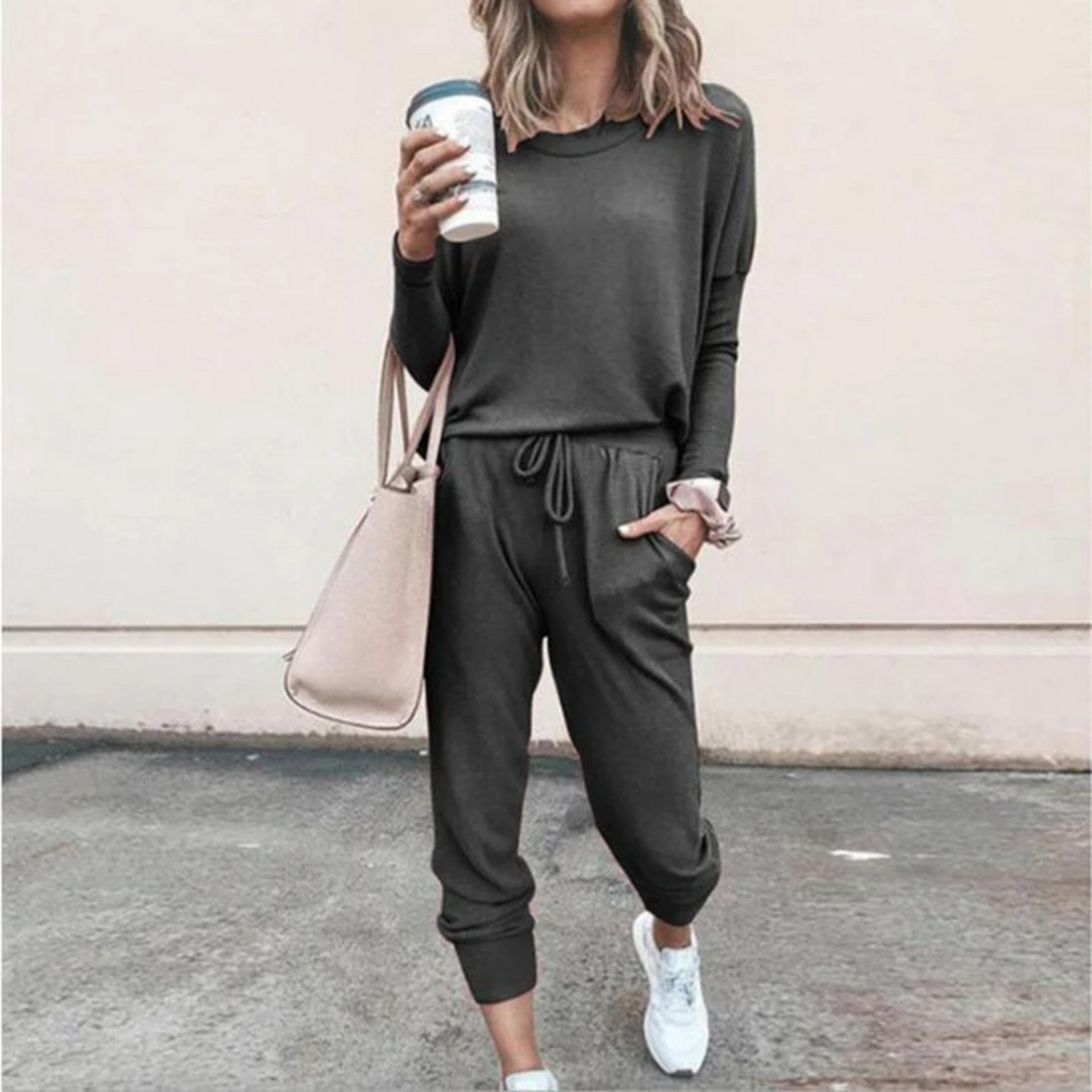 Set för kvinnor med loungestil och joggers