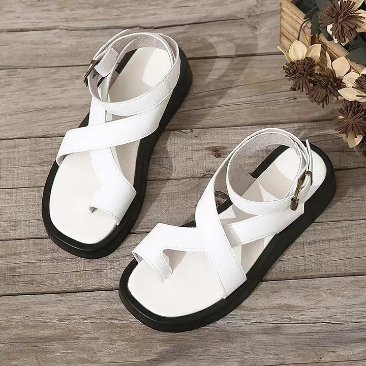 Sofistikerade gladiator-sandaler för sommarens äventyr