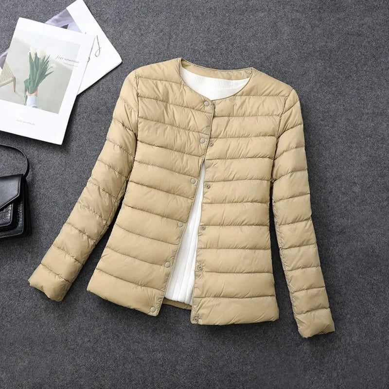 Adelheid – let dunjakke med rund halsudskæring