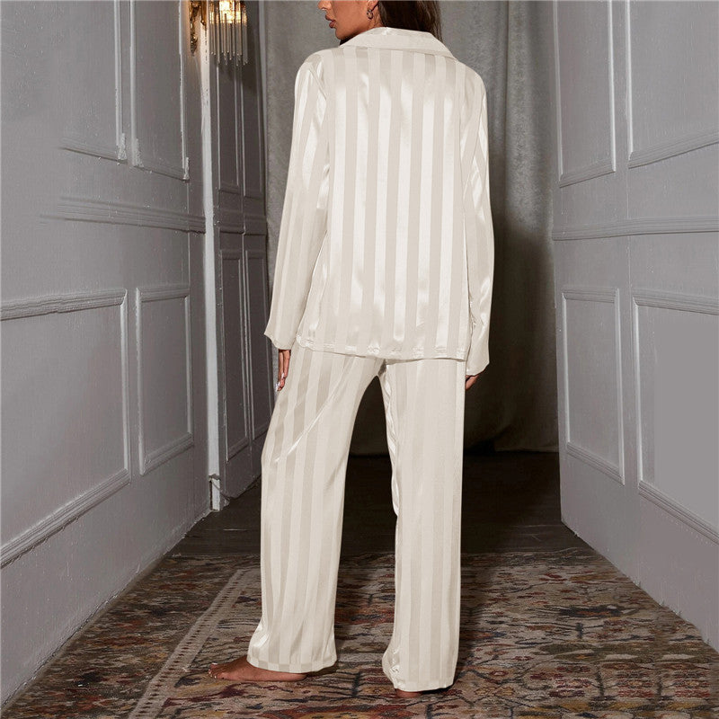 Silkig Lugn | Elegant Satin Pyjamaset för Avkoppling