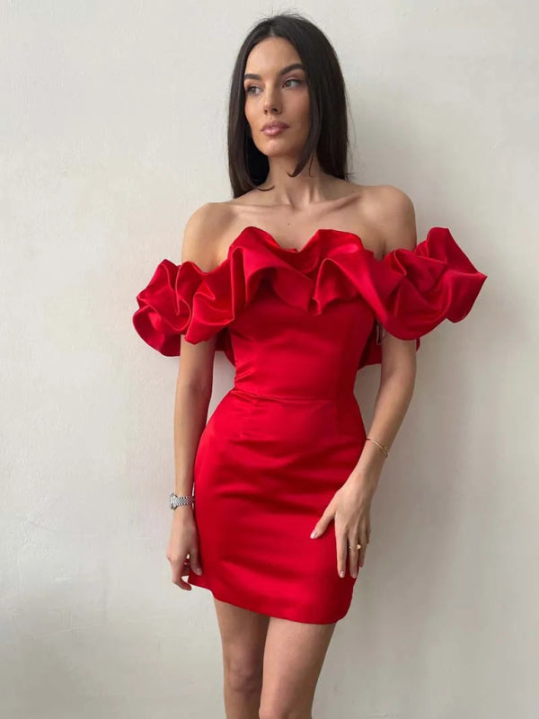 Sublim satin kjole med off-shoulder og flæser - Celestia