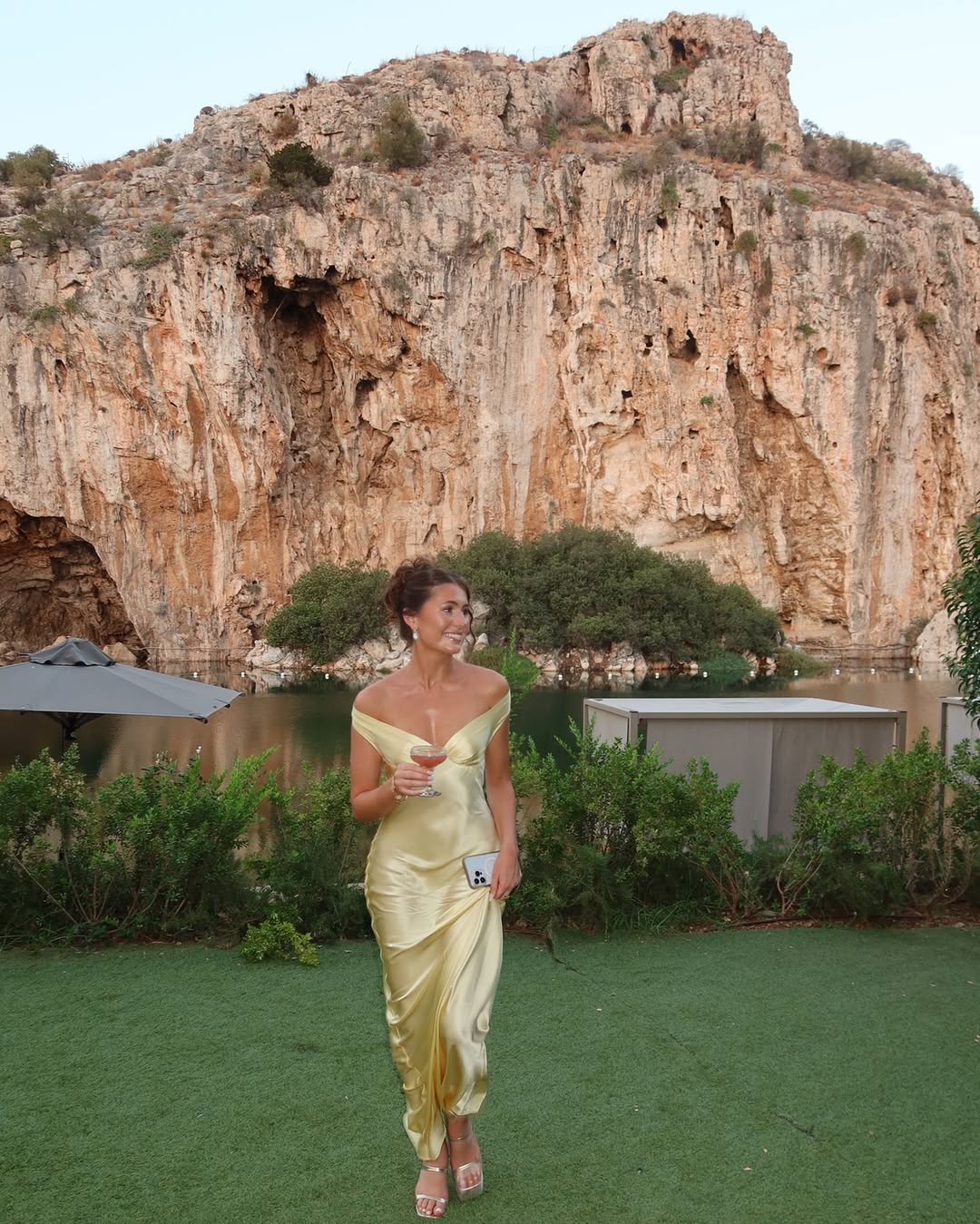 Sienna | Elegant Off-Shoulder Klänning för Festligheter