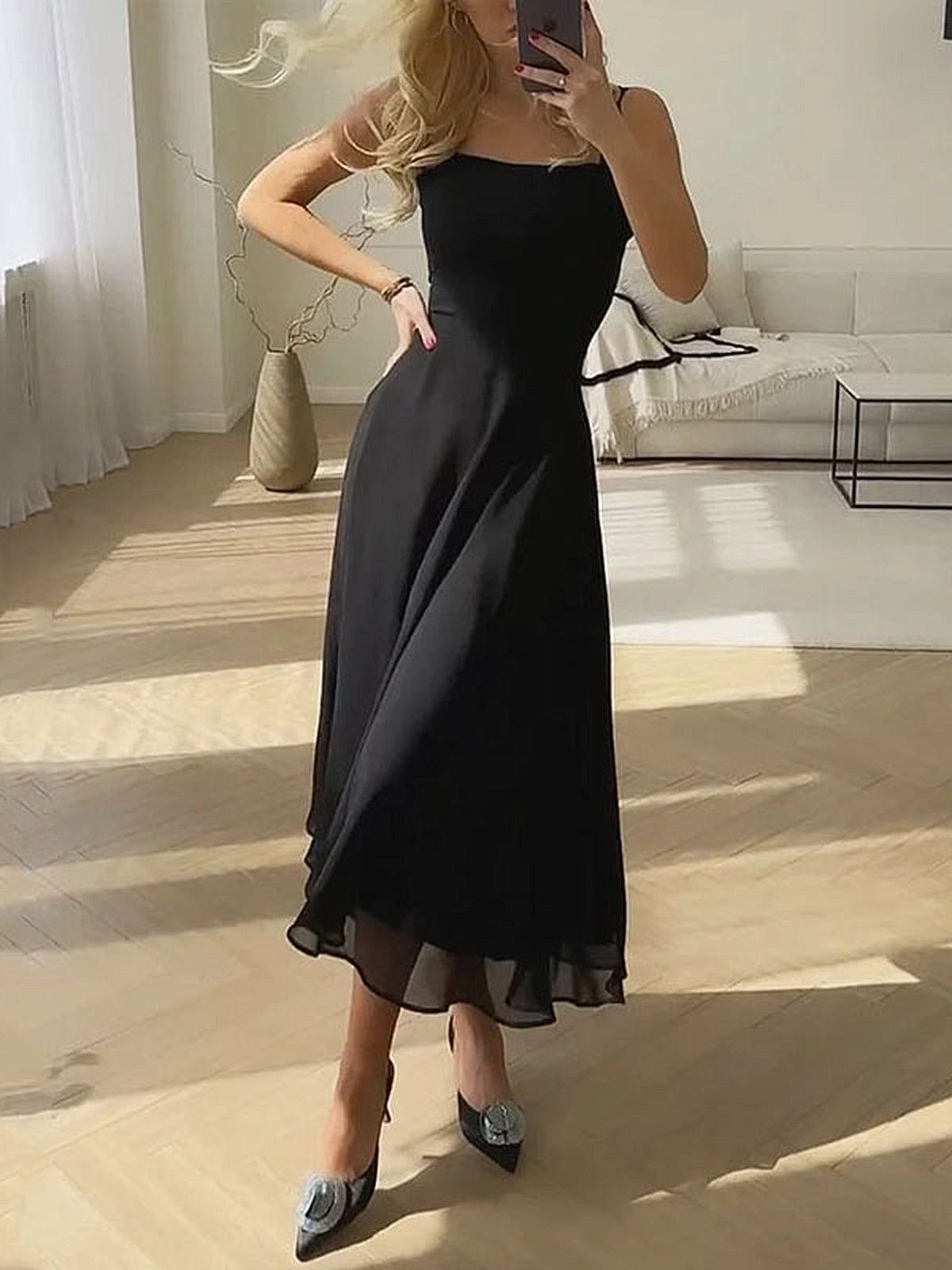 Eleganta Midi-Klänningen med Smickrande Silhuett