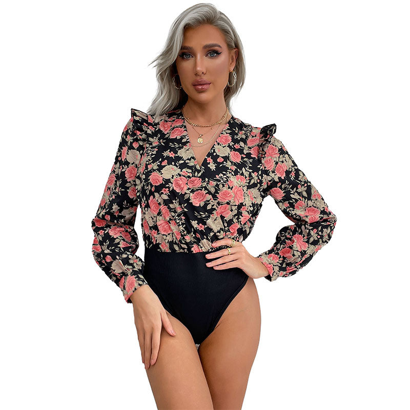Bluse med blomstermønster og elegante flæser
