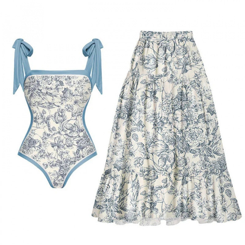 Elegant Baddräktset med Blommönster och Matchande Strandbyxor