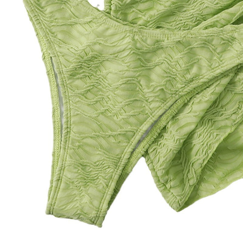 Feminint Bandeau-Bikini med Chic Knytning och Wrapkjol