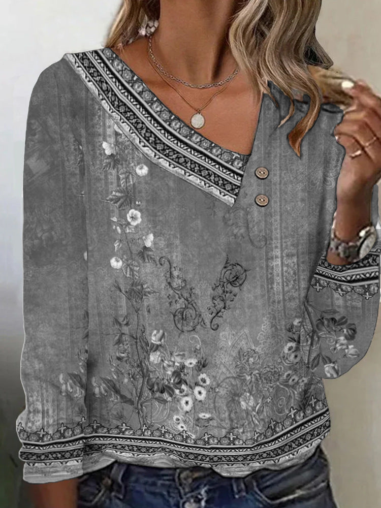Blommig blus med V-ringning och eleganta detaljer