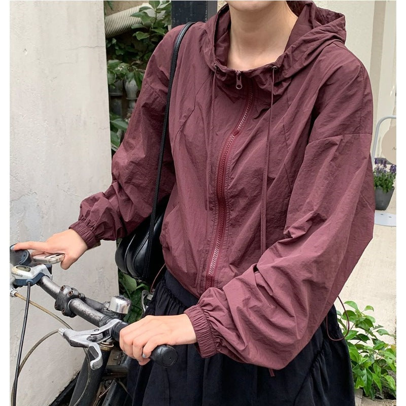 Moderne cropped sportjakke med justerbar snøre