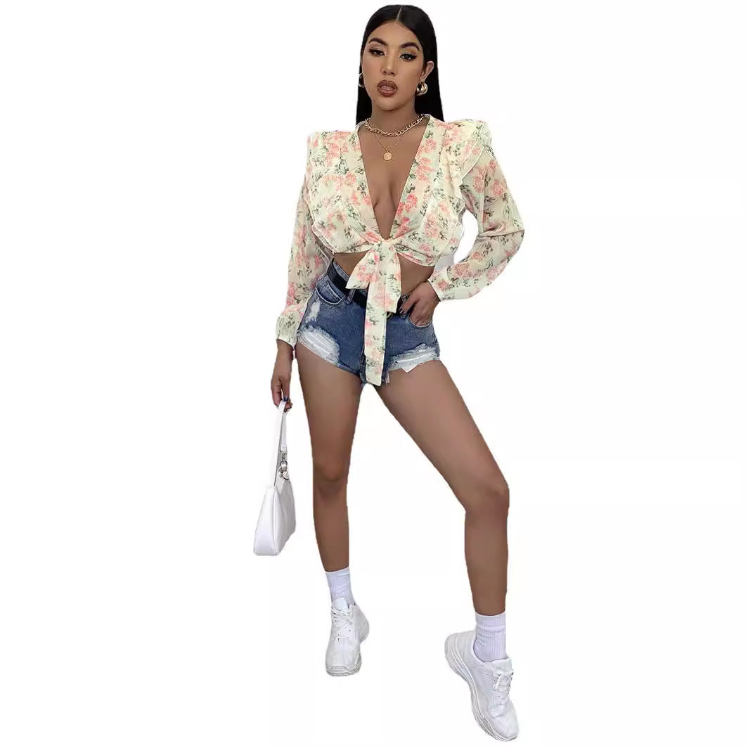Feminine Bluse med Skønne Rynker og Blomsterprint