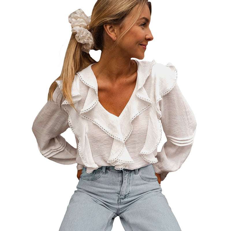 Feminine Bluse med Flæser og V-udskæring