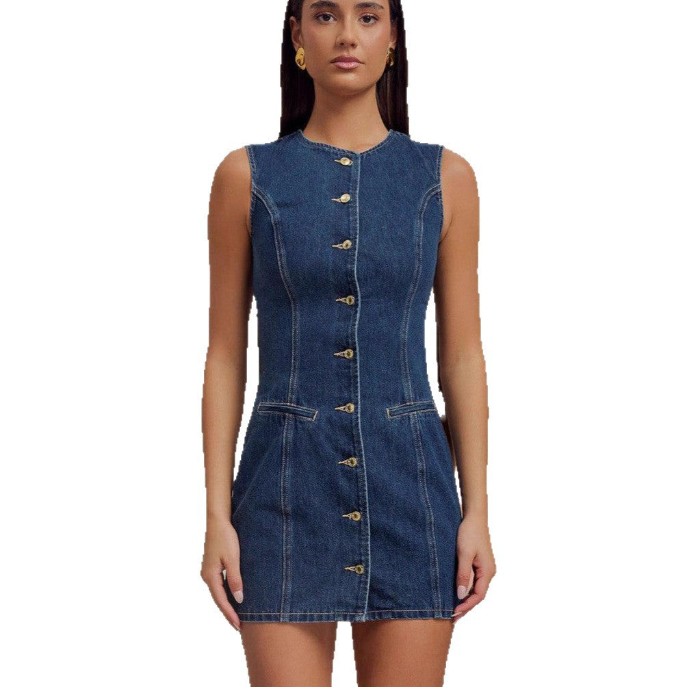 Modern jeansskjortklänning med knappdetaljer och smal siluett