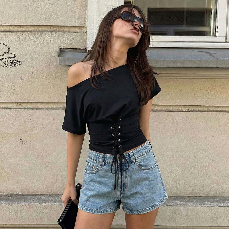 Asymmetrisk Top med Elegant Snörning för Stilmedvetna