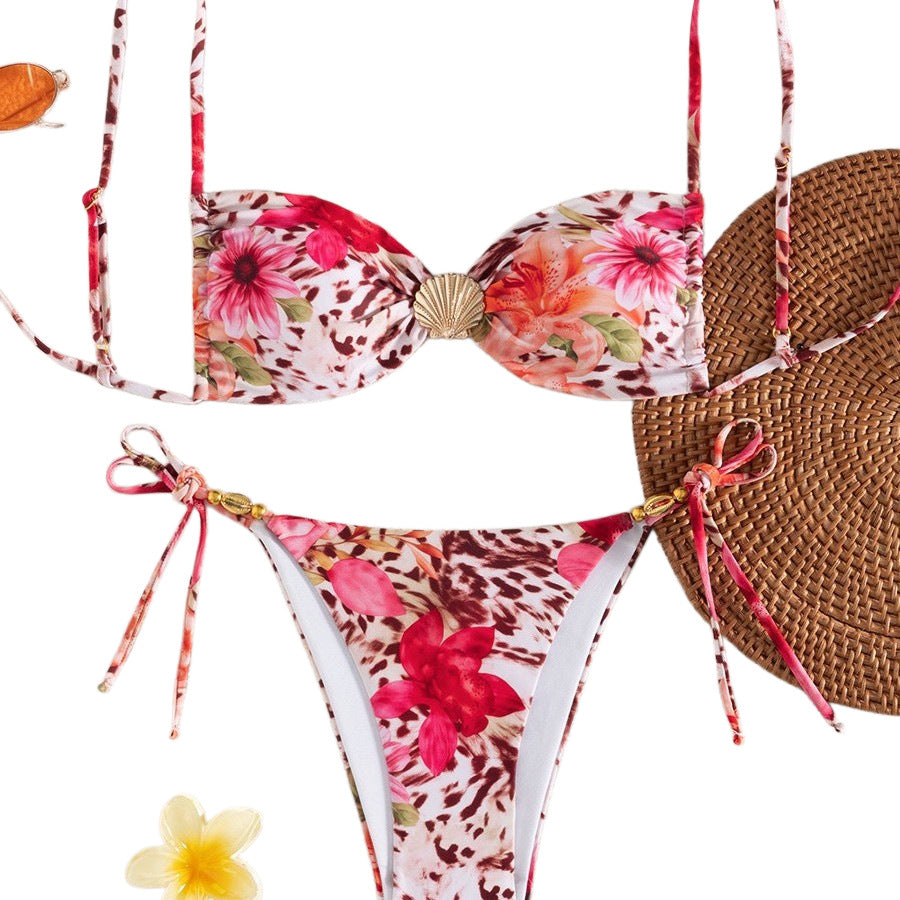 Feminint Bandeau-Bikini med Blommönster och Lyxiga Detaljer