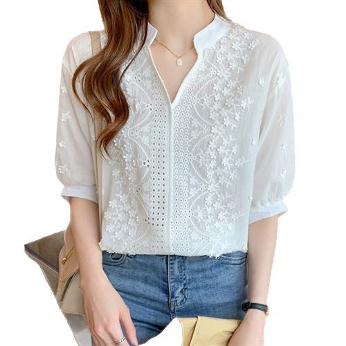 Elegant Bluse med Blomsterbroderi og Halvlange Ærmer