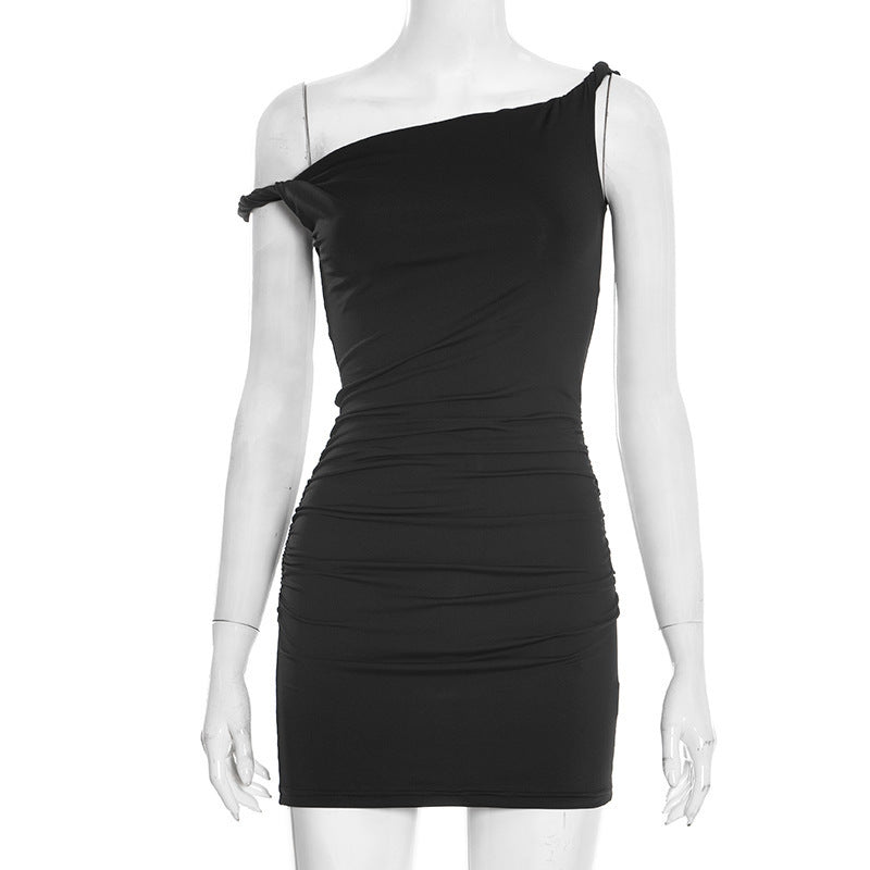 Asymmetrisk Miniklänning med Elegant Volangdetalj
