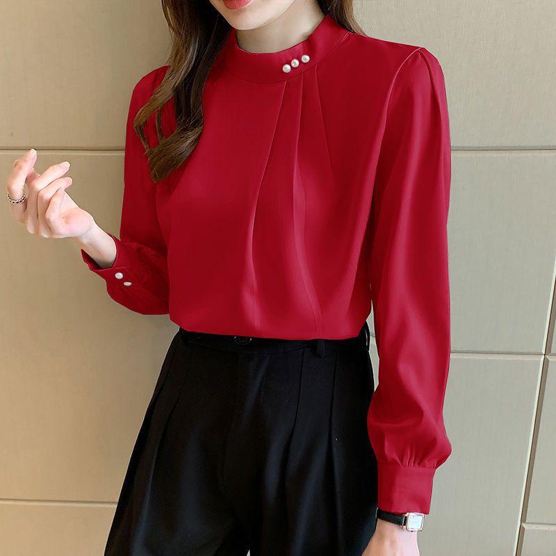 Feminine Bluse med Rynkedetaljer og Chic Krave