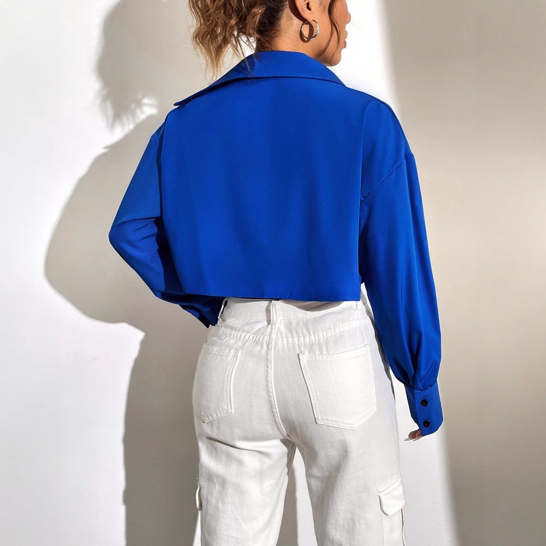 Modern croppad skjortjacka med unika detaljer