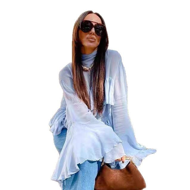 Elegant Bluse med Bølgeformede Detaljer og Lette Ærmer