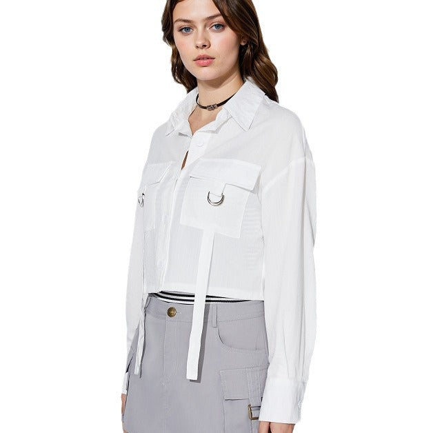 Modern kort skjorta med praktiska fickor och stilrena detaljer