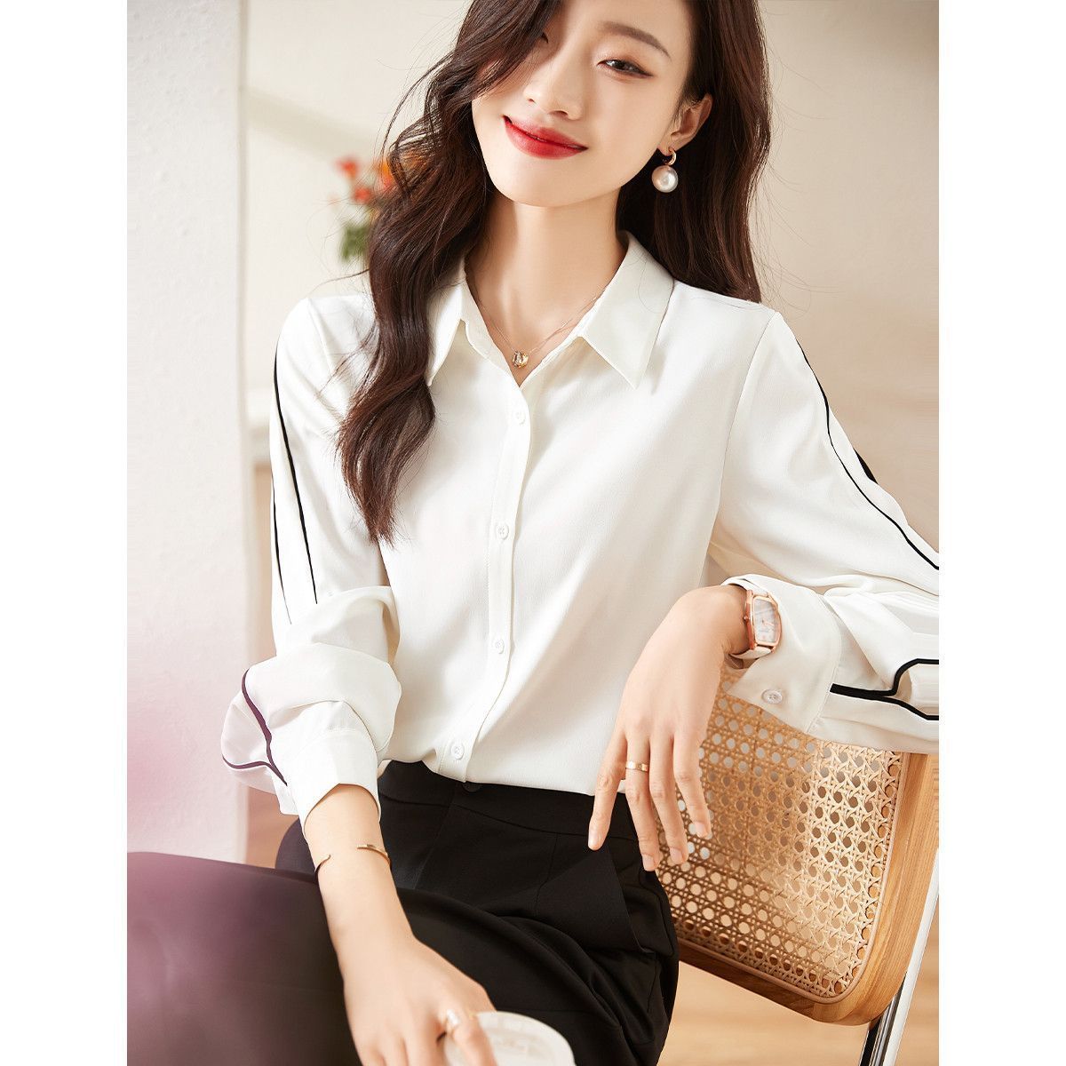 Klassisk og Elegant Bluse med Knappedesign - ModeEssens