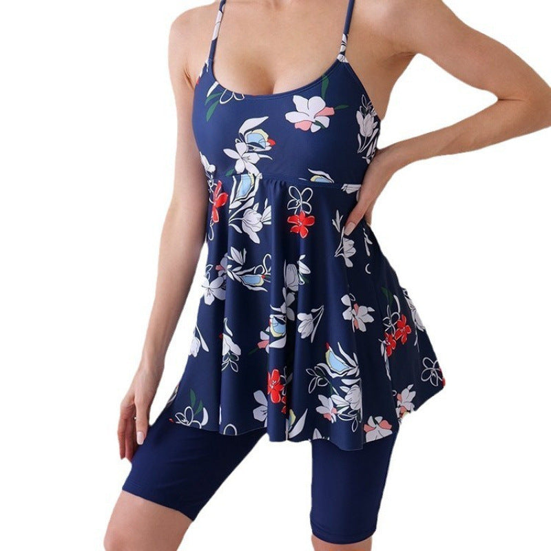 Blomstrande Badklänning med Sportiga Shorts i Elegant Stil