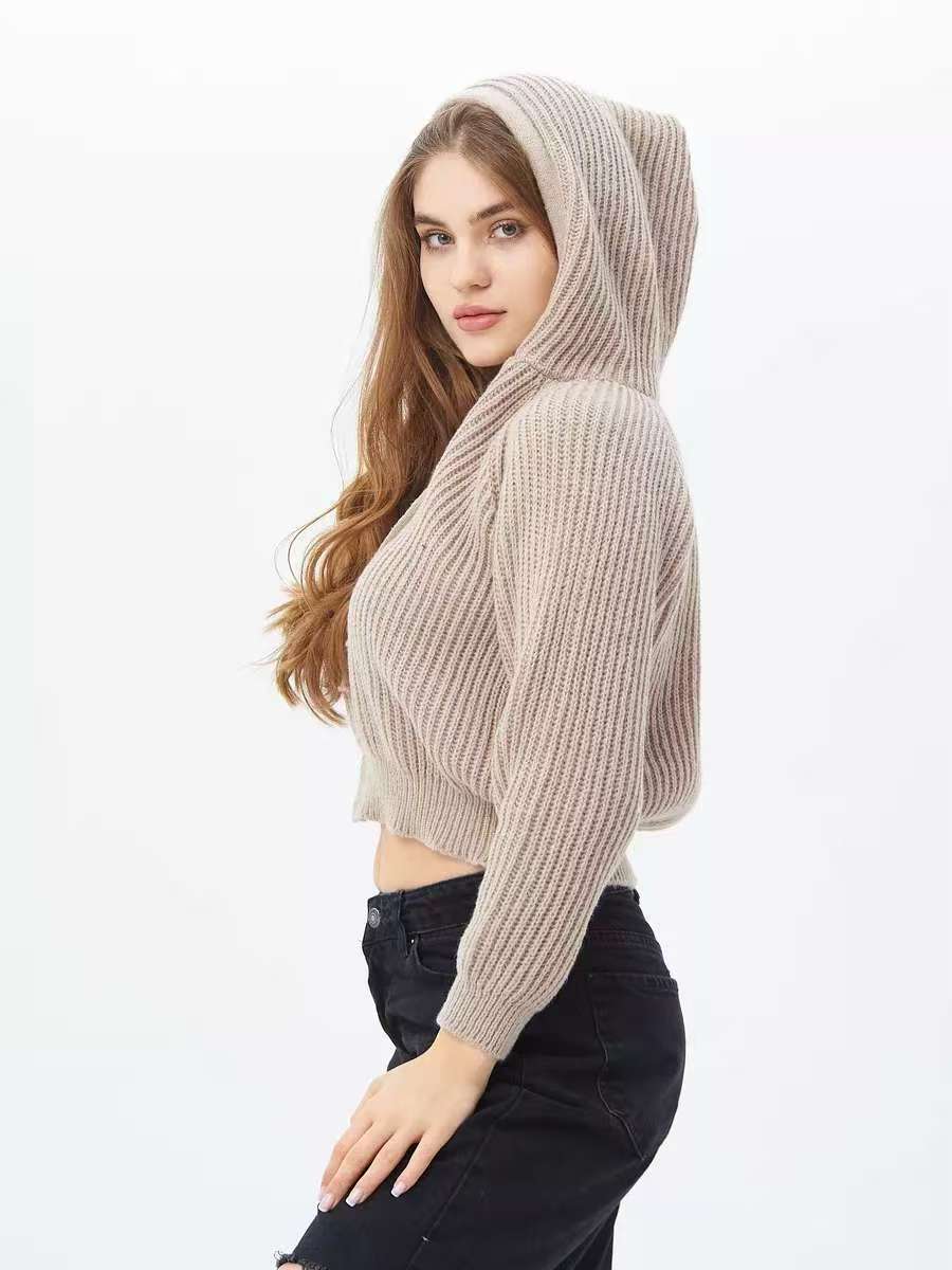 Stilren Cropped Hoodie i Mjuk Stickad Design