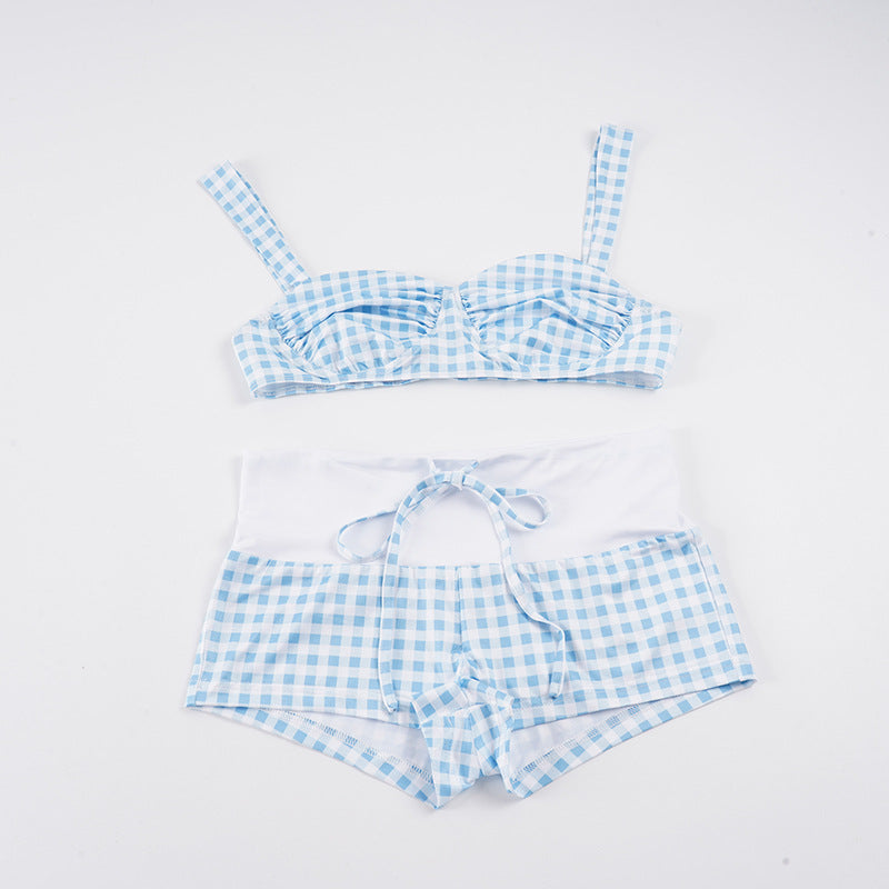 Stilrent Badset för Damer med Rutig Top och Högmidjade Shorts