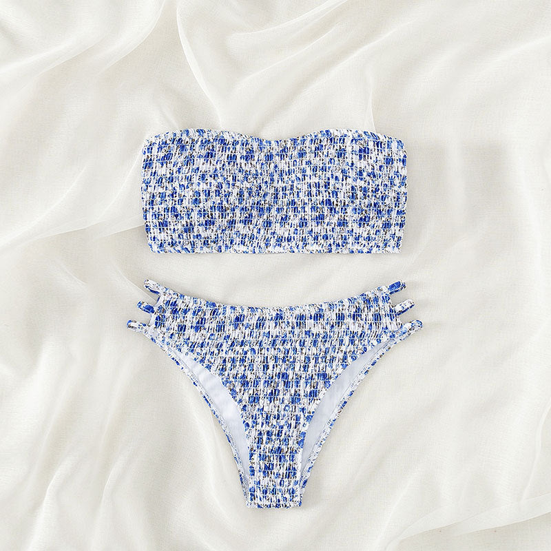 Feminine Bandeau-Bikini med Lekfulla Volanger