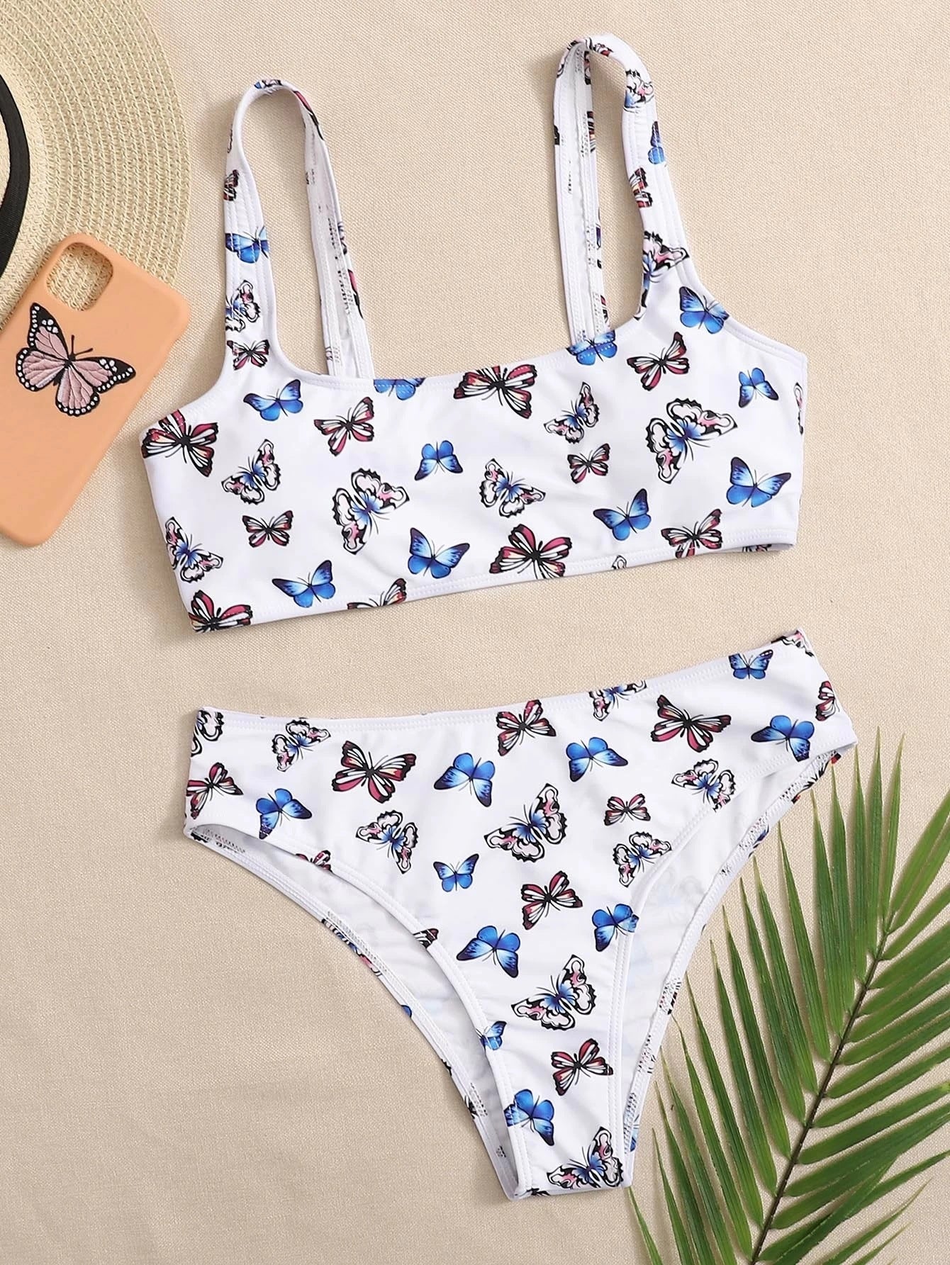 Färgglad Bikiniset med Somriga Fjärilmönster