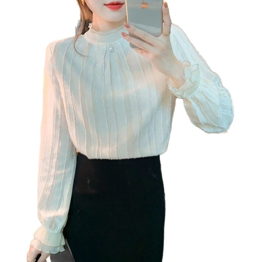 Feminine Bluse med Struktureret Design og Flatterende Detaljer