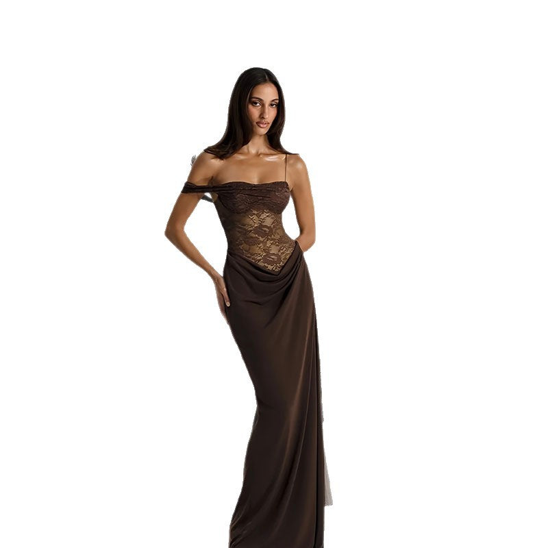 Elegant Klänning med Off-Shoulder Spets och Flödande Kjol