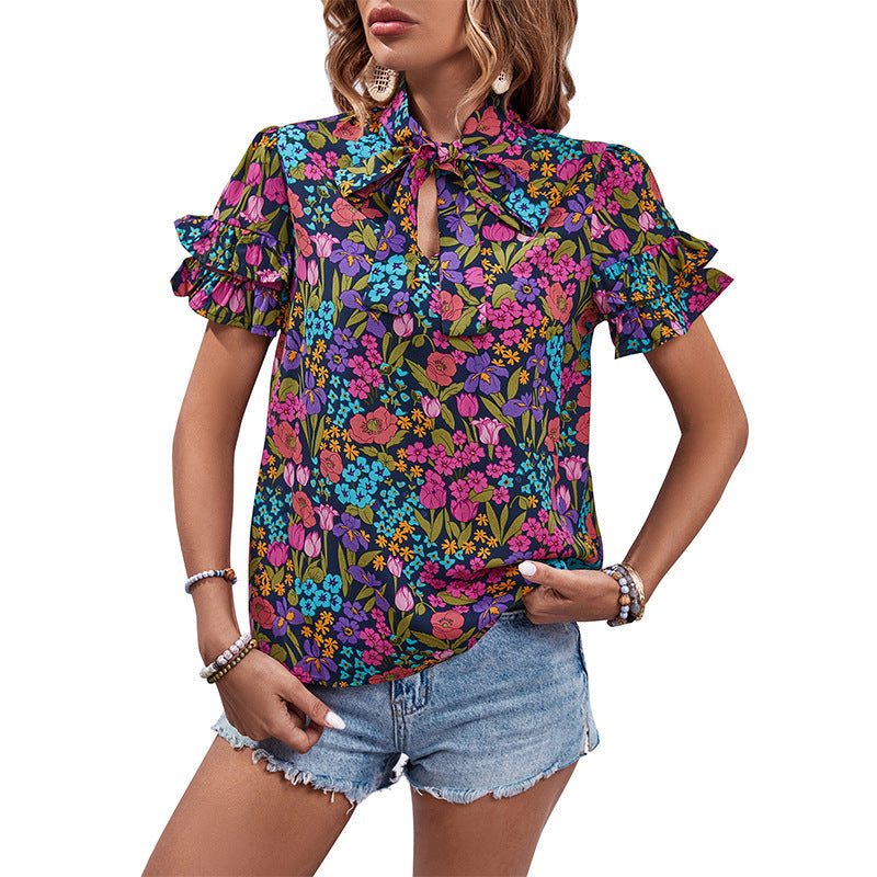 Feminine Blus med Blomstermönster och Volangdetaljer