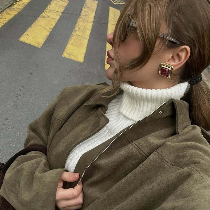 Kort jacka med lyxig look – stilren och modern