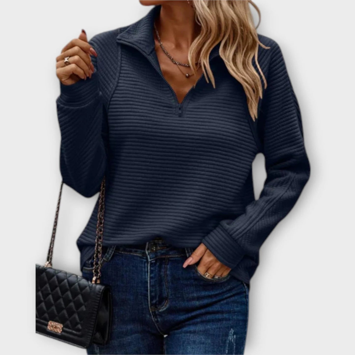 Elegant blus med v-ringning och luftig passform