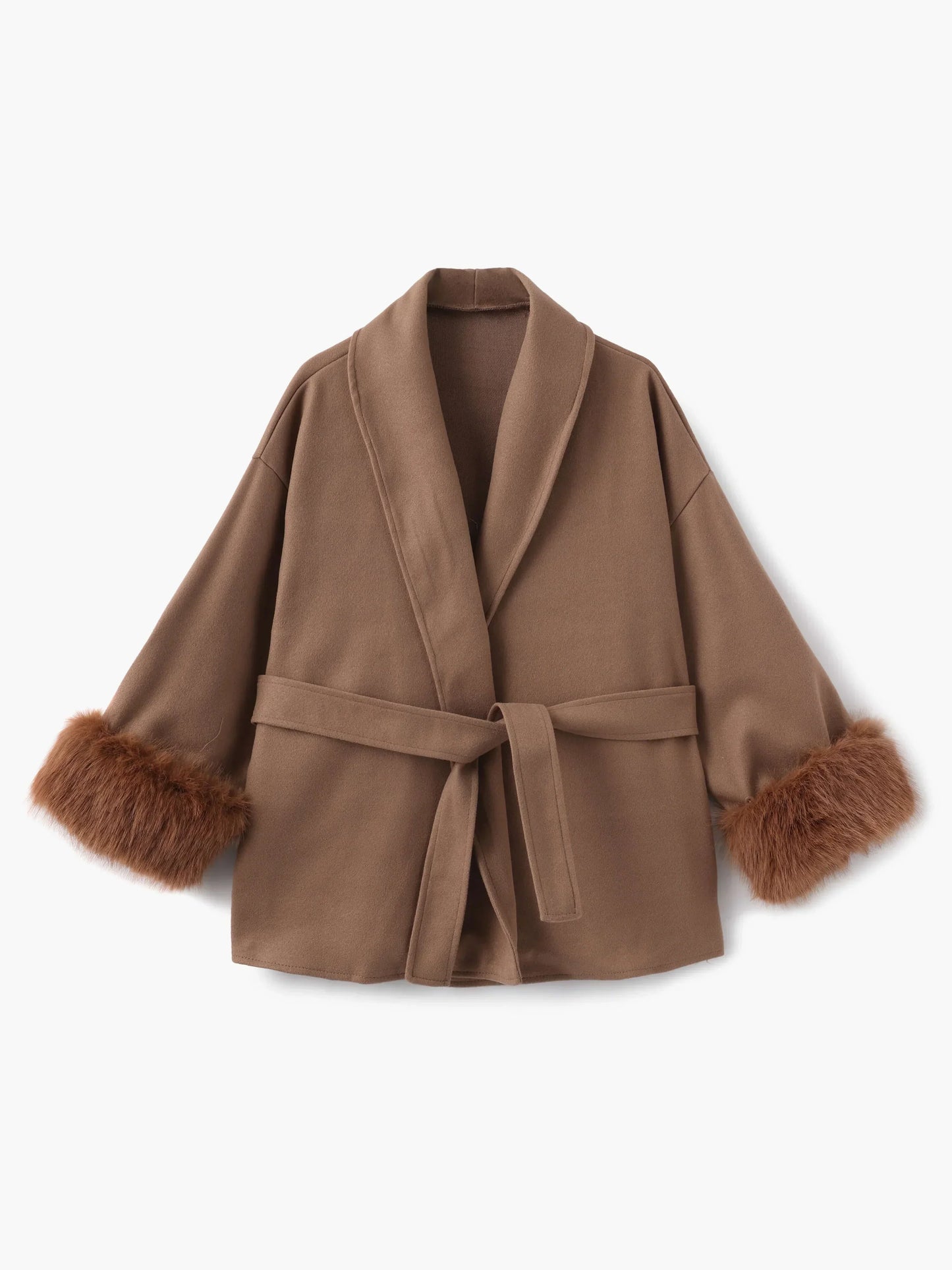 Damefrakke med kunstpelsdetalje – elegant vinterkort frakke