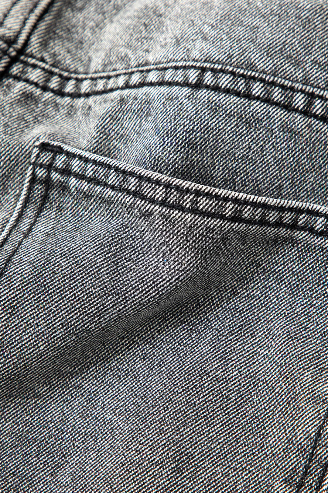 Cornelia damejeans med asymmetrisk bund – moderne high-waist fit