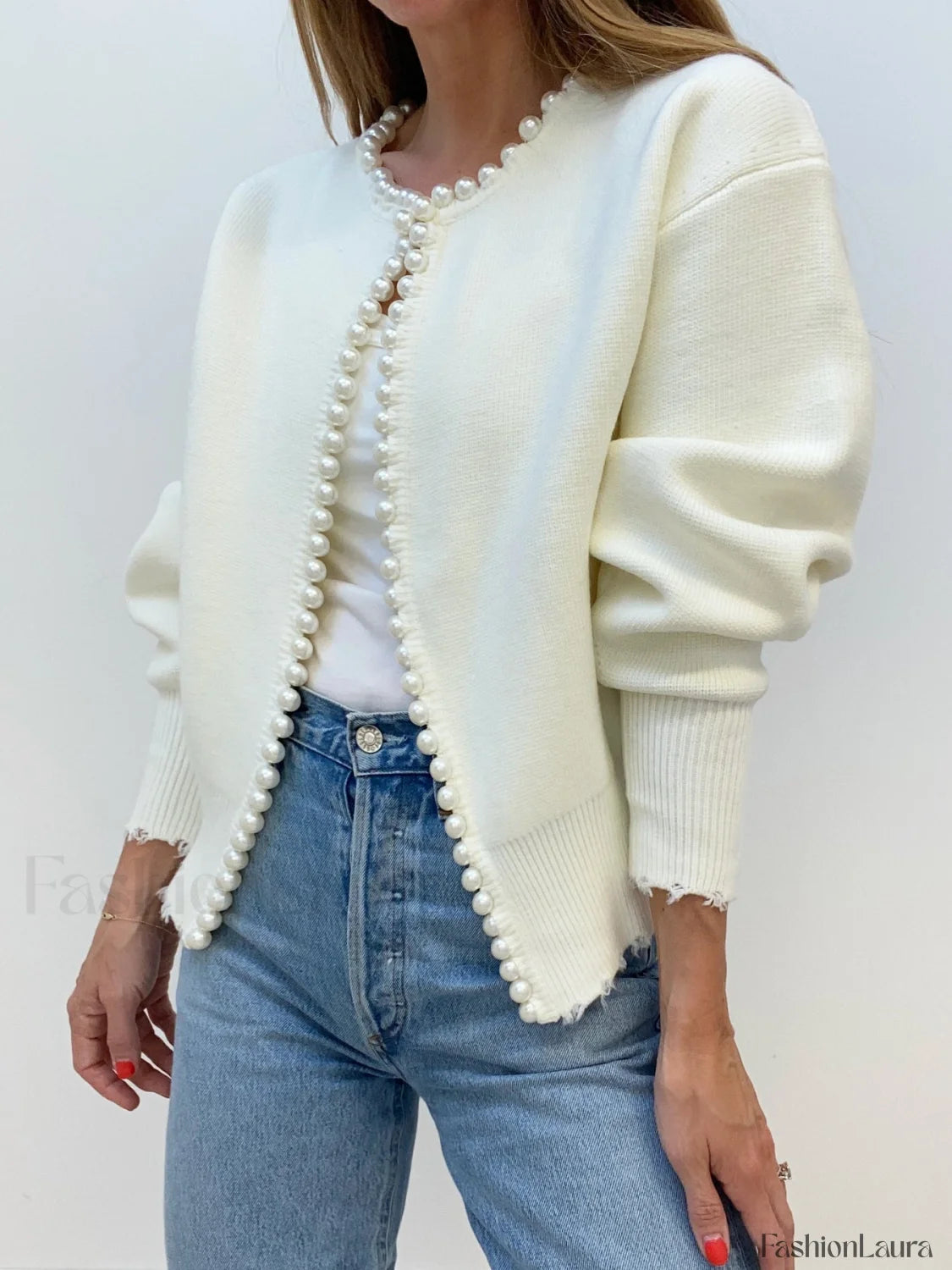 Elegant Strikcardigan med Perler og Fransk Kant