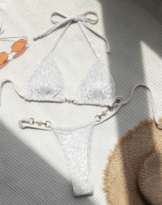 Snyggt bikini set för kvinnor med paljetter i guld och push-up bh