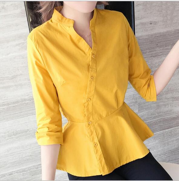Klassisk bluse med peplum og moderne krave