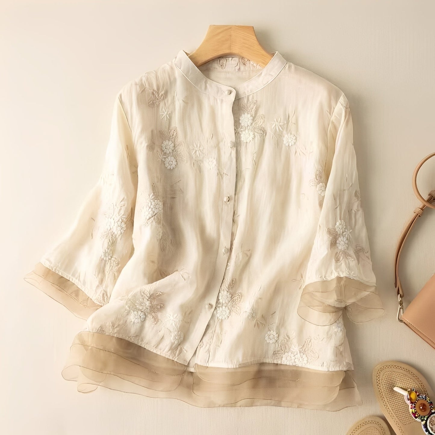 Elena - Elegant Blus med Blommig Broderi för Kvinna