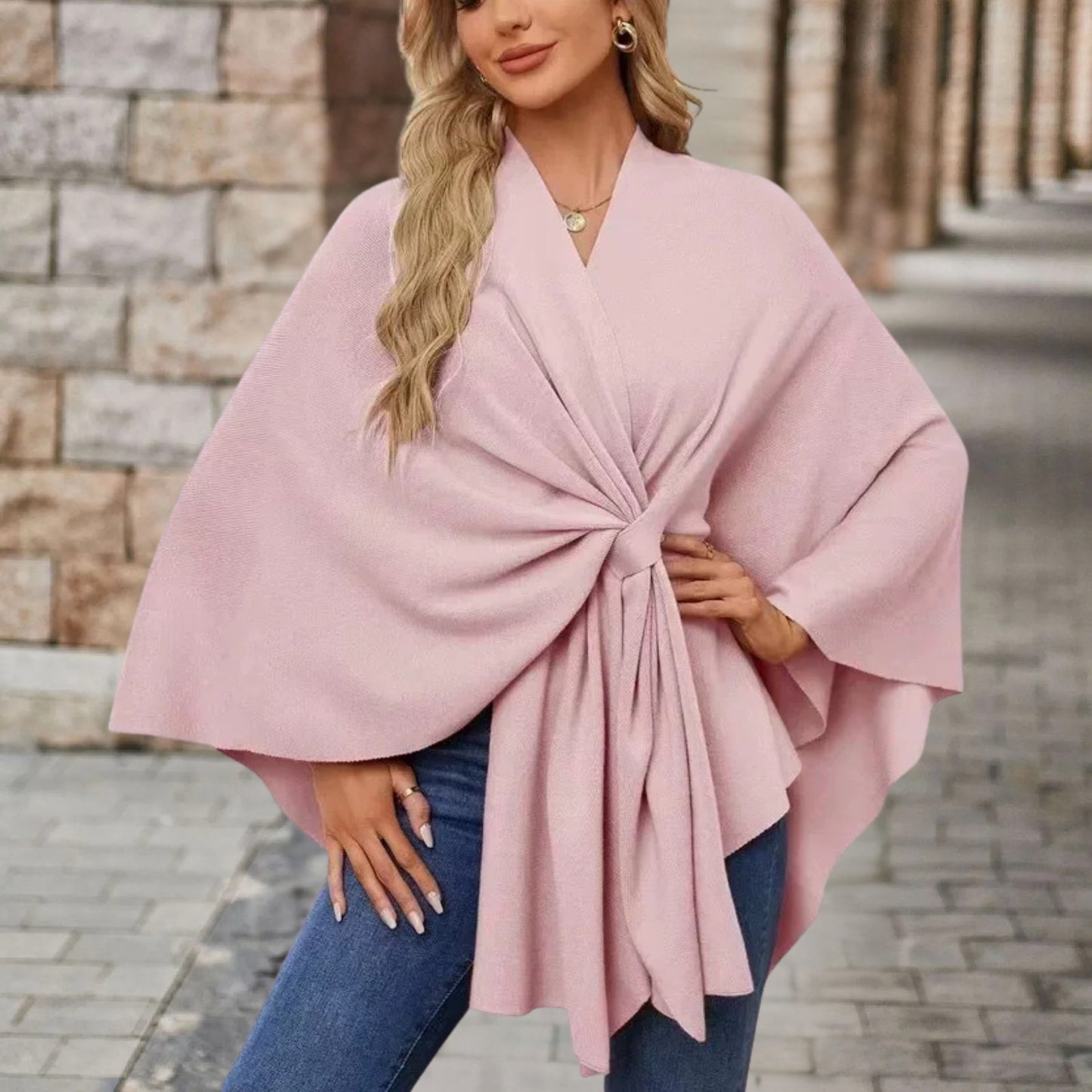 Elegant Damebluse med Cape-stil og Frontknytning